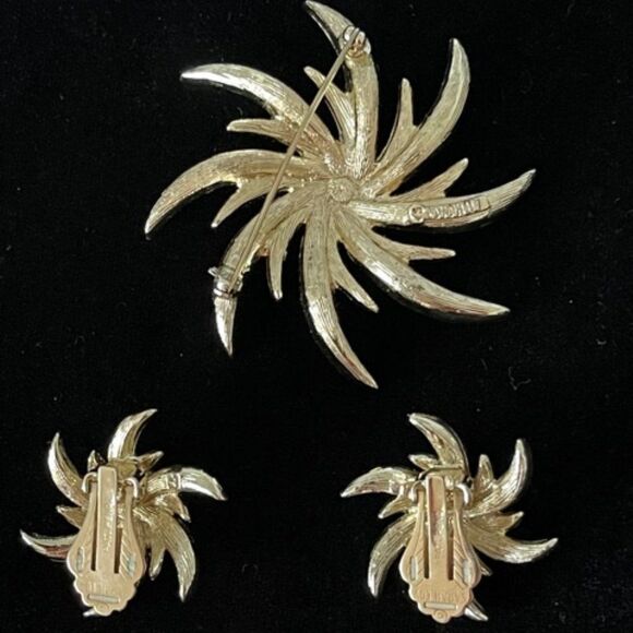 Sarah Coventry *HOST PICK* Spiral Star Brooch and Earring Set - Picture 2 of 2